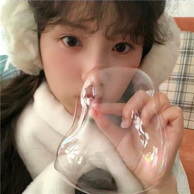 她比烟花寂寞